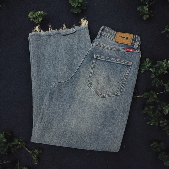 Wrangler Pants - WRANGLER X URBAN OUTFITTERS - Hi Bells Light Blue Wash Jeans Size 28